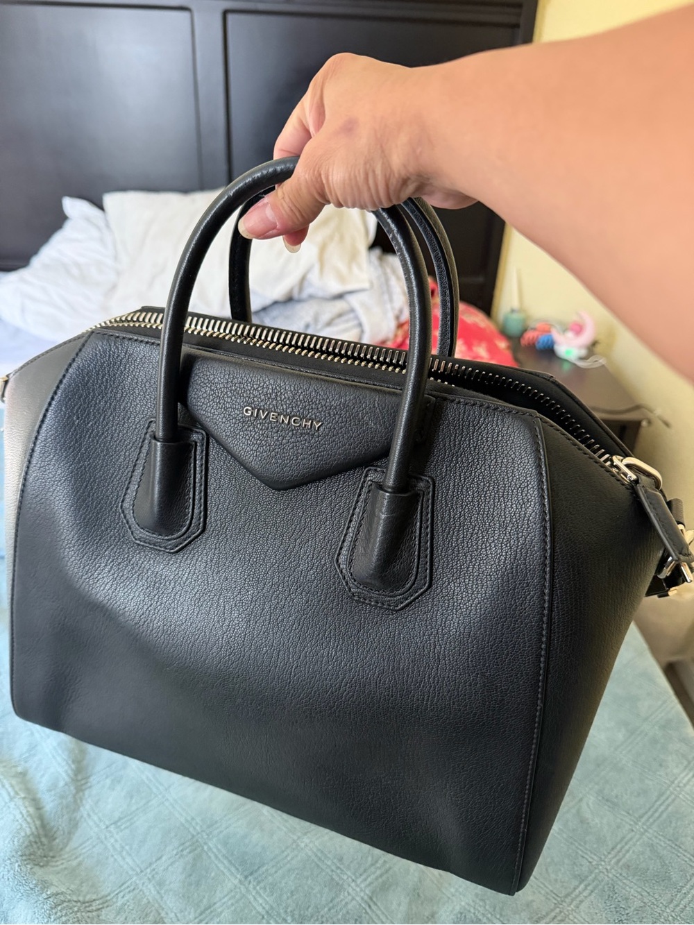 Givenchy Black Leather Satchel with Top Handles Antigona medium - Picture 4 of 6
